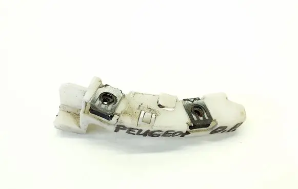 Peugeot 208 Front bumper mounting bracket 9673270380