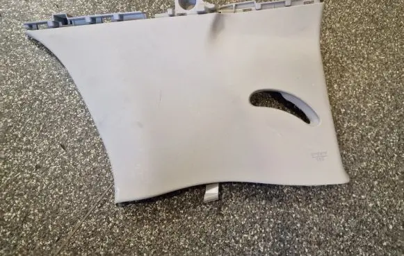 Nissan Leaf I (ZE0) Other interior part 769343NL0A