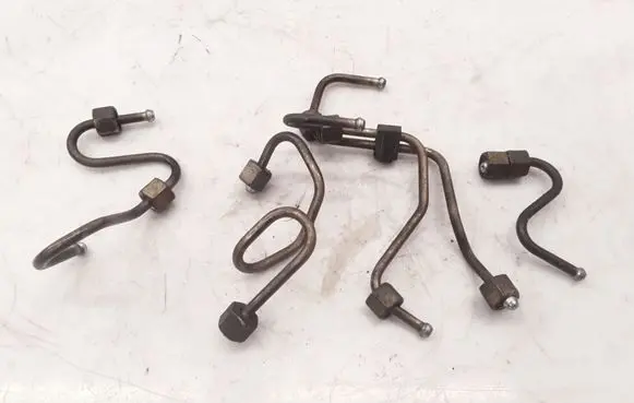Nissan Almera N16 Fuel injector supply line/pipe 