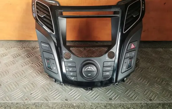 Hyundai i40 Climate control unit 046042