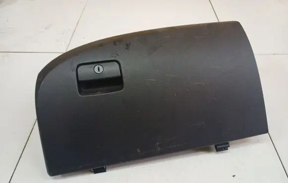 Peugeot 4007 Glove box