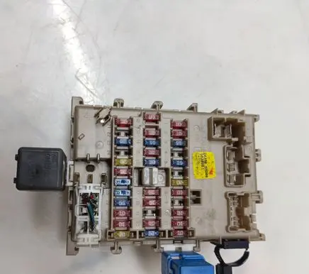 Nissan Almera Tino Fuse box set 243505M300 0828001