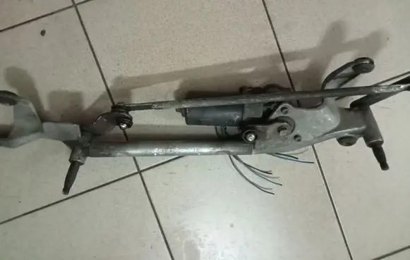 Nissan Primera Front wiper linkage and motor 28881AU310