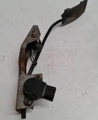 Nissan X-Trail T30 Accelerator throttle pedal 18919AM810 6D04
