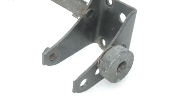 Toyota Previa (XR30, XR40) II Engine mounting bracket
