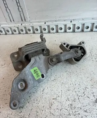 Mercedes-Benz Vito Viano W447 Engine mount bracket A4472410713