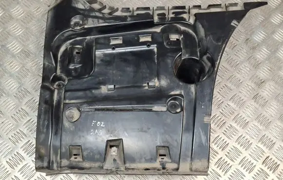 Rear bumper mounting bracket