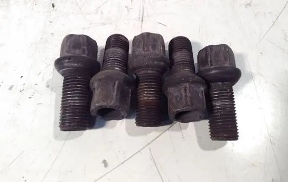 Seat Leon (1P) Nuts/bolts 