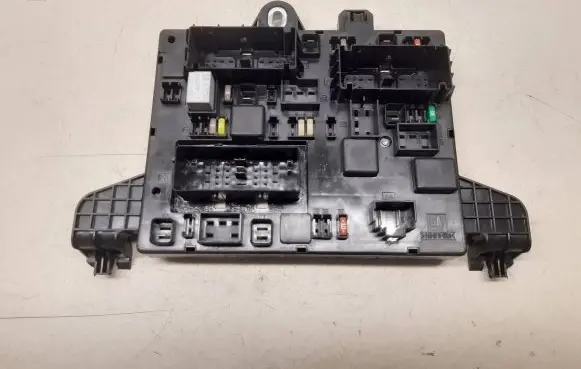 Opel Zafira C Fuse box set 13368651 1102100000 365927271