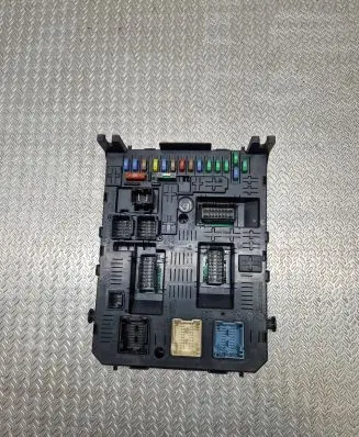 Peugeot 308 Fuse module 966405878002 281208364