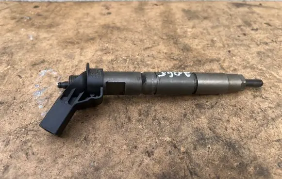 Mercedes-Benz E W211 Fuel injector A6420701387 0445115 070813