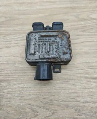 Volvo V70 Coolant fan relay 940011200 181000037510