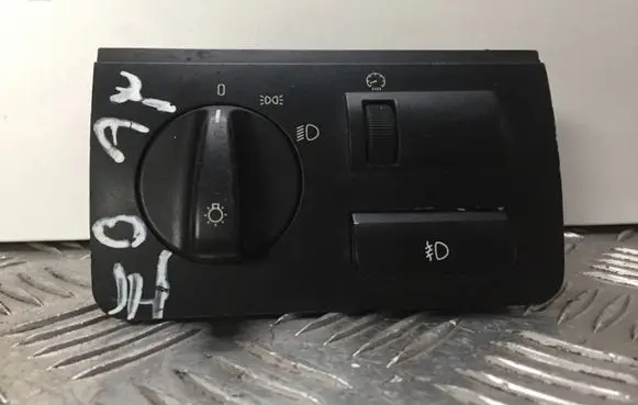 BMW X5 E53 Light switch 8372205 037045052 002633
