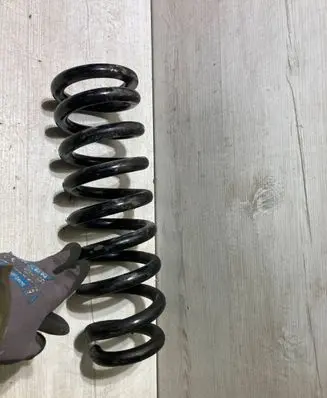 Toyota Hilux VIII Front coil spring