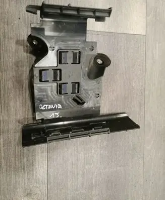 Skoda Octavia Mk3 (5E) Engine control unit holder 5Q0906507F 5Q0906507