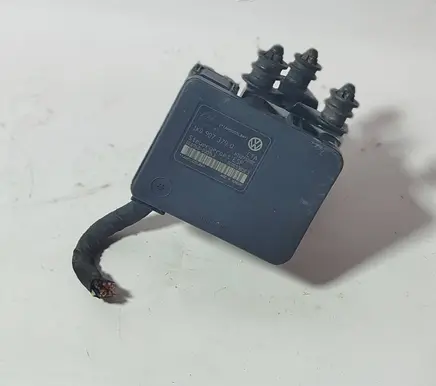Volkswagen Touran I ABS Pump 1K0907379Q 00005305F3 10096003553