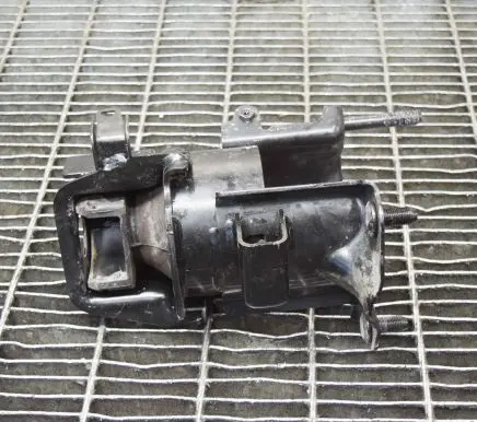 Toyota RAV 4 (XA50) Engine mount bracket JX160480