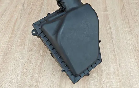 BMW 5 G30 G31 G38 Air filter box 8591831