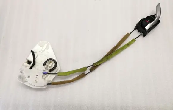 Mazda 3 II Front door lock PLJ36LA BHS2