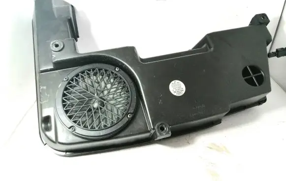 Audi A4 S4 B8 8K Subwoofer speaker 8K9035382
