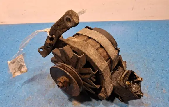 Renault Master I Generator/alternator 2541810