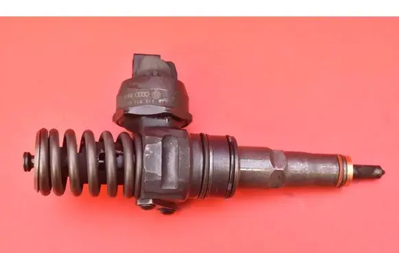 Volkswagen PASSAT B5.5 Fuel injector 038130073BA