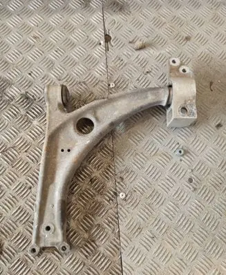 Volkswagen PASSAT B6 Front lower control arm/wishbone 3C0407153B