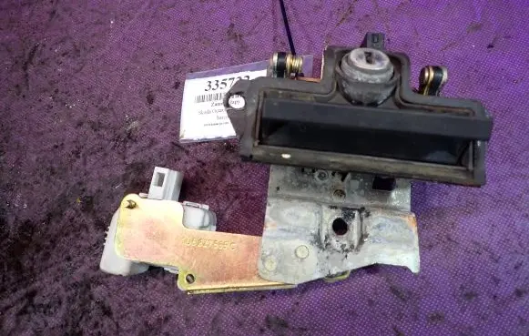 Skoda Octavia Mk1 (1U) Tailgate/trunk/boot lock/catch/latch 1U6827565C