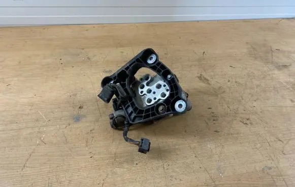 BMW 5 GT F07 Air suspension compressor 6775258