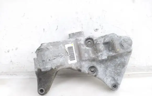 Volvo XC60 Generator/alternator bracket 31670108