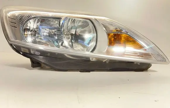 Ford Focus Headlight/headlamp 8M5113W029AF 0374D