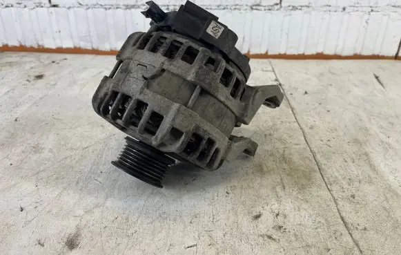 Opel Insignia B Generator/alternator 39047352