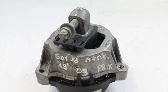 Engine mount bracket