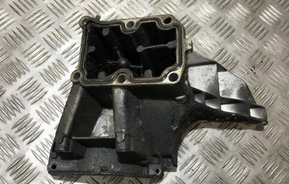 Mercedes-Benz E W210 Engine mounting bracket 1112361330