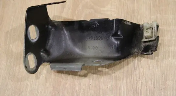 Renault Megane II Fender mounting bracket NV676