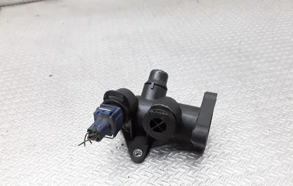 Audi A4 S4 B5 8D Engine coolant pipe/hose 108196