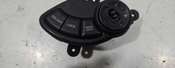 Wing mirror switch