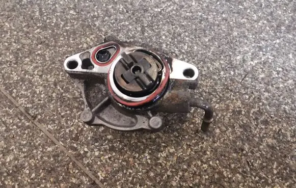 Ford Fusion Vacuum pump 72814402 9637413980