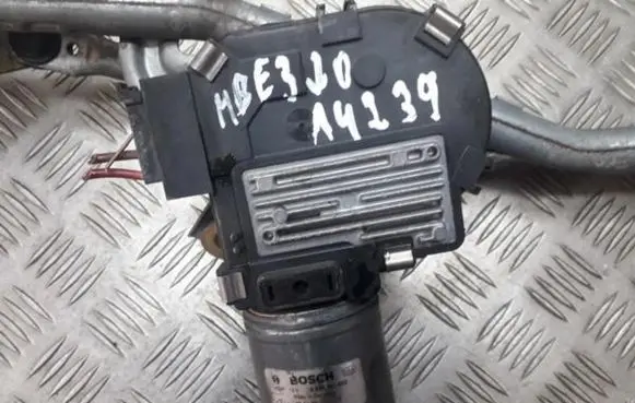 Mercedes-Benz E W211 Wiper motor 0390241802 a2118200942