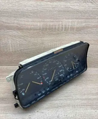 Volkswagen PASSAT B3 Speedometer (instrument cluster) 357919033R 6160462005