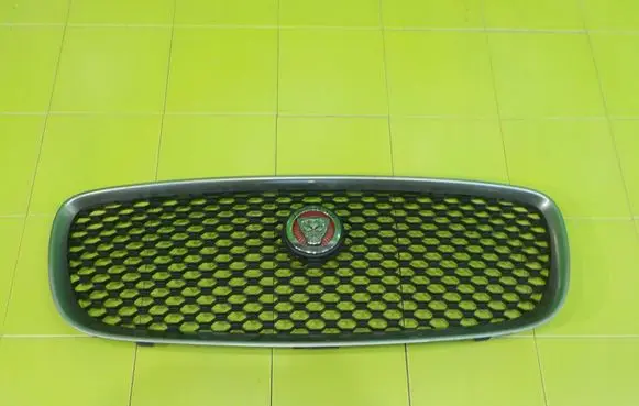 Jaguar XF X260 Front bumper upper radiator grill XP261