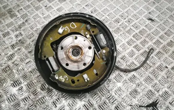 Rear wheel hub