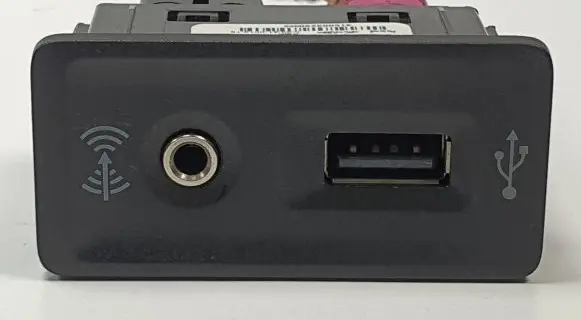 Volkswagen New Beetle AUX in-socket connector 5G0035222F