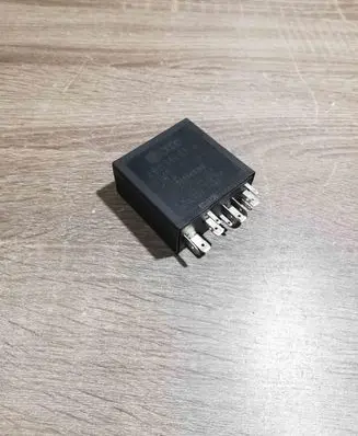 Volkswagen PASSAT B5.5 Other relay 4B0955531A
