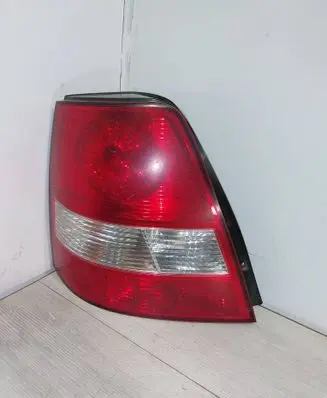 KIA Sorento Rear/tail lights E138362