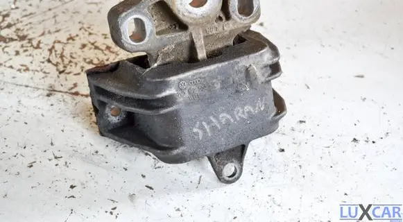 Volkswagen Sharan Engine mount bracket 7M3199555