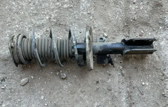 Peugeot 308 Front shock absorber/damper 9823318880