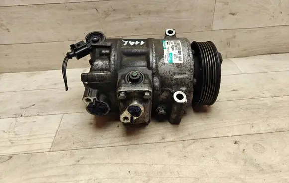 Volkswagen Touran I Air conditioning (A/C) compressor (pump) 1K0820803S 056001076B4 R134A8680P