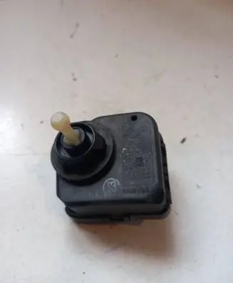 Opel Vectra B Headlight level adjustment motor 0307852335 VAD12V571
