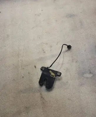 Audi A8 S8 D2 4D Tailgate/trunk/boot lock/catch/latch 827505